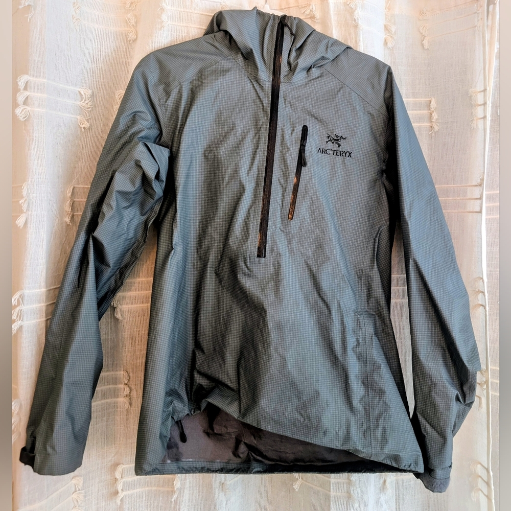 Arc'teryx Women's Medium Waterproof Shell